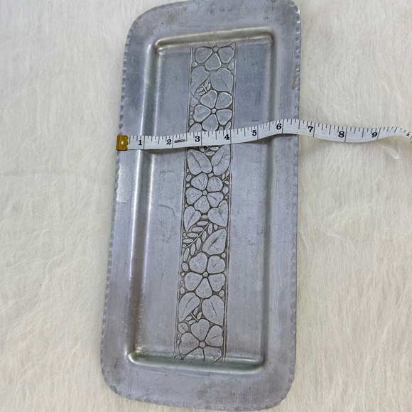 Arthur Armour Hammered aluminum floral tray, tidbits, entry tray or purse tray - Picture 6 of 16